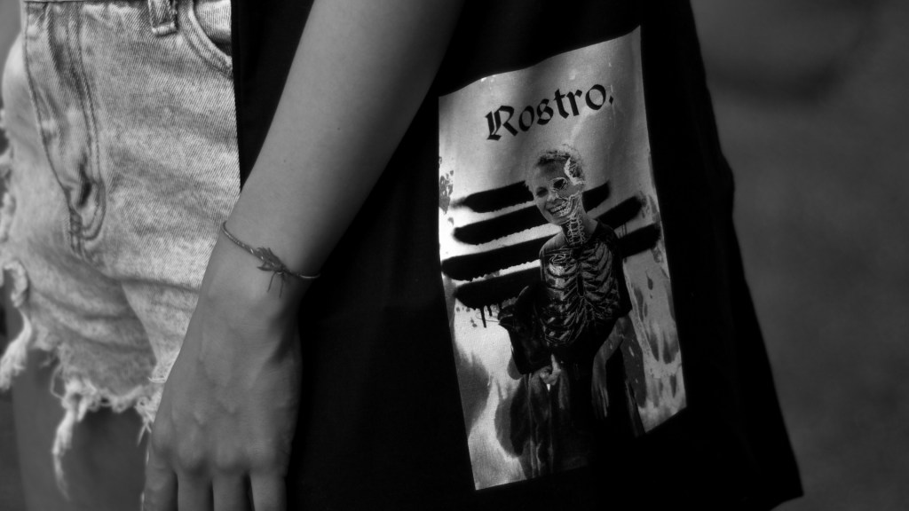 Rostro | Martina Vezzoli | Fotografa| Punk design | Fanzine | Magazine | Gadget custom | Graphic designer | Social Media Manager | Formazione